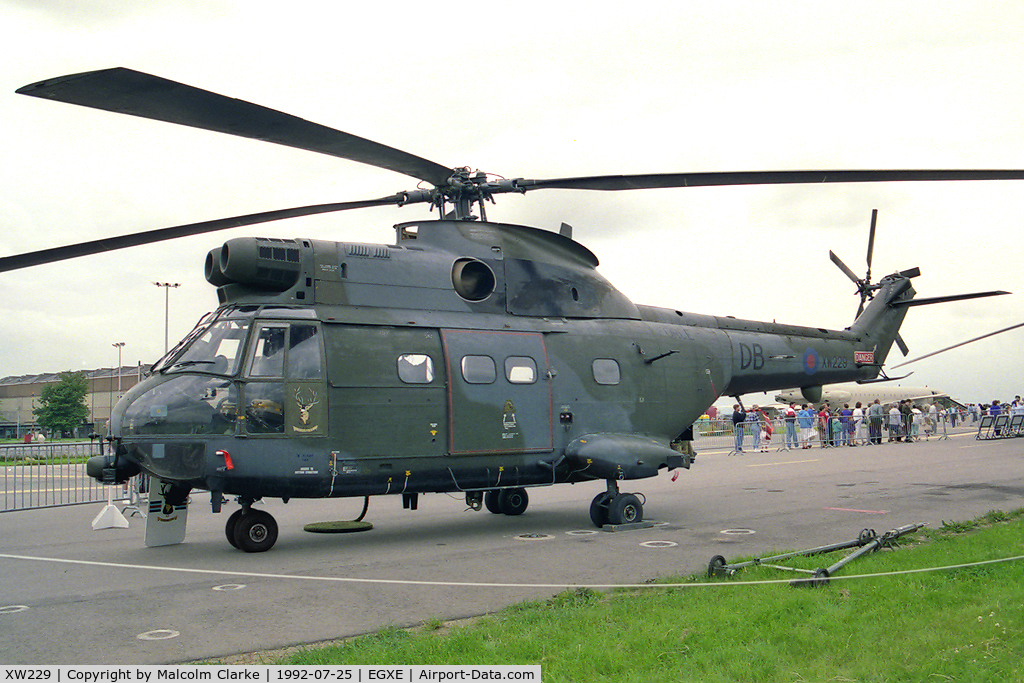 XW229, 1972 Westland Puma HC.1 C/N 1185, Westland SA-330E Puma HC1. From RAF No 33 Sqn, Odiham at RAF Leeming Country Fair and Air Show in 1992.