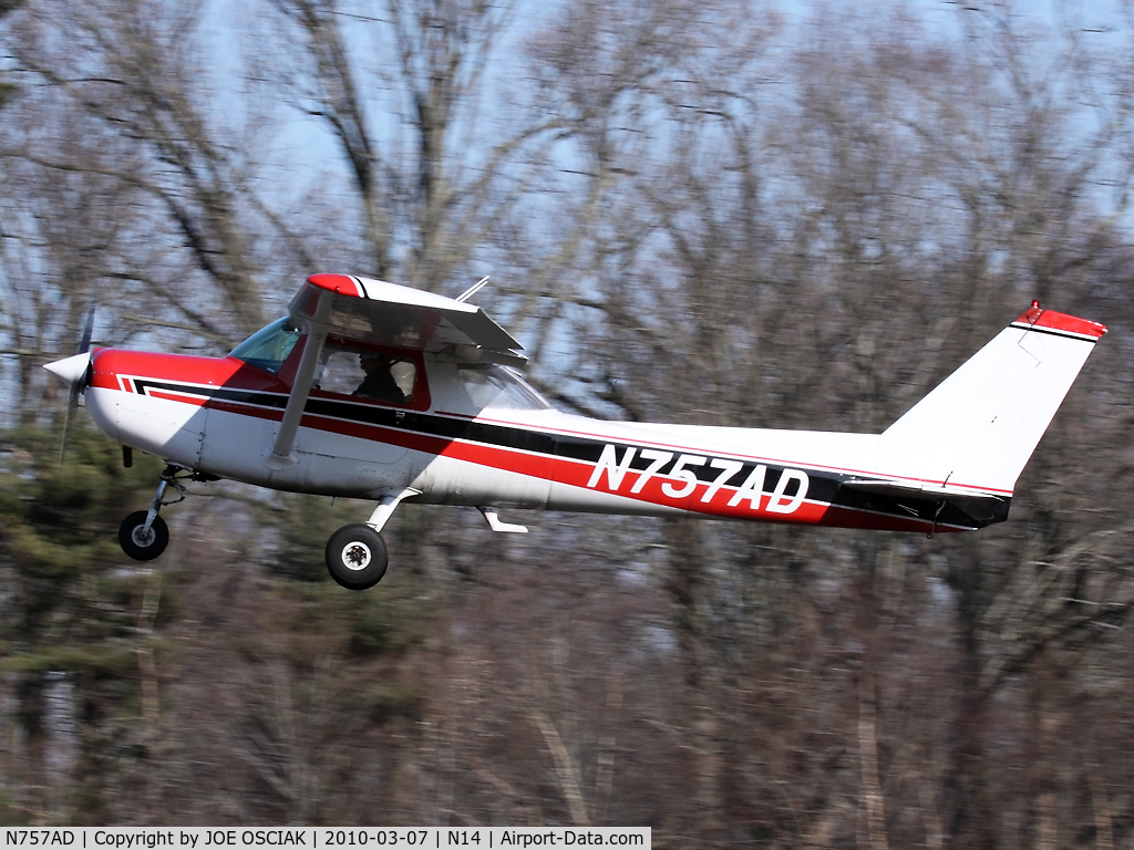 N757AD, 1977 Cessna 152 C/N 15279578, Leaving N14