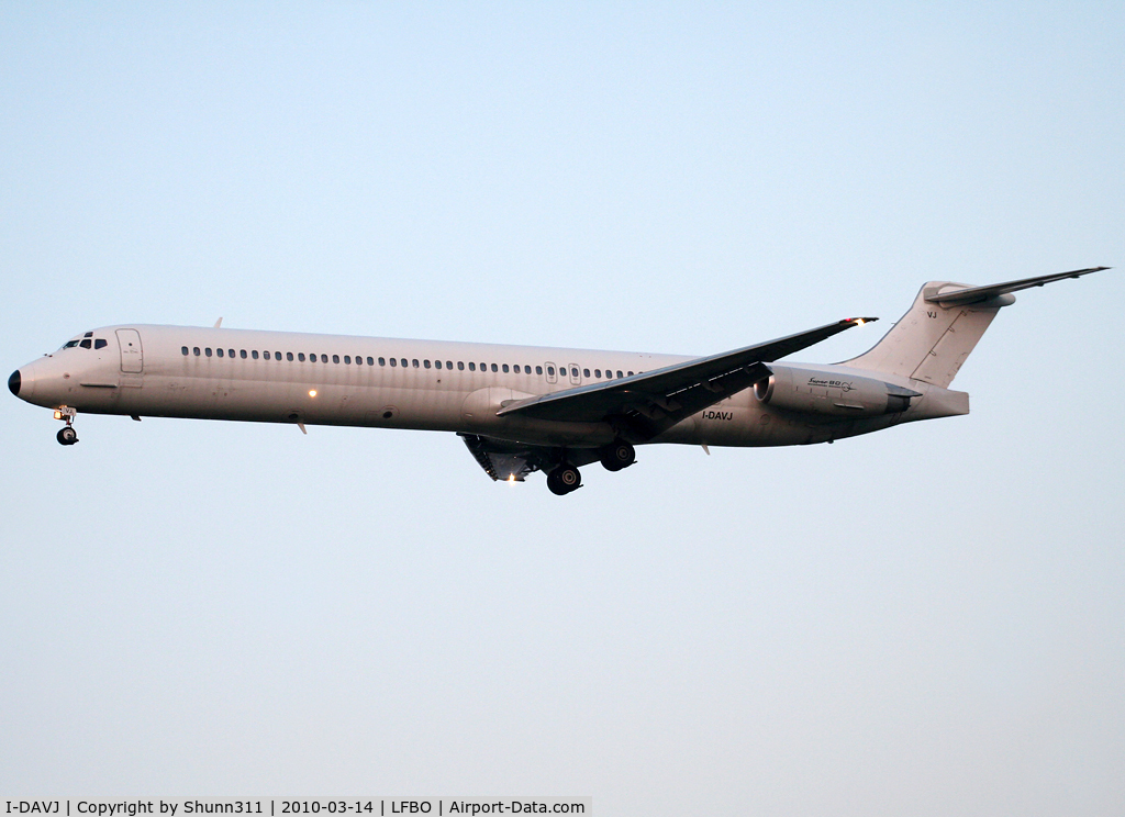 I-DAVJ, 1987 McDonnell Douglas MD-82 (DC-9-82) C/N 49431, Landing rwy 32L.... Flight from XL Airways