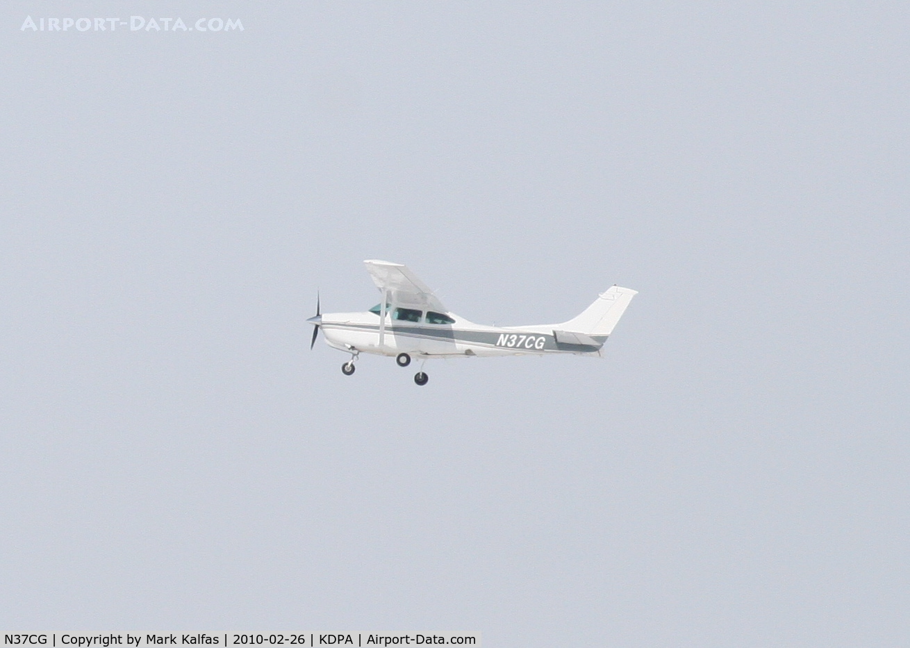 N37CG, Cessna R182 Skylane RG C/N R18201345, Cessna R182 N37CG, departing 2R KDPA.