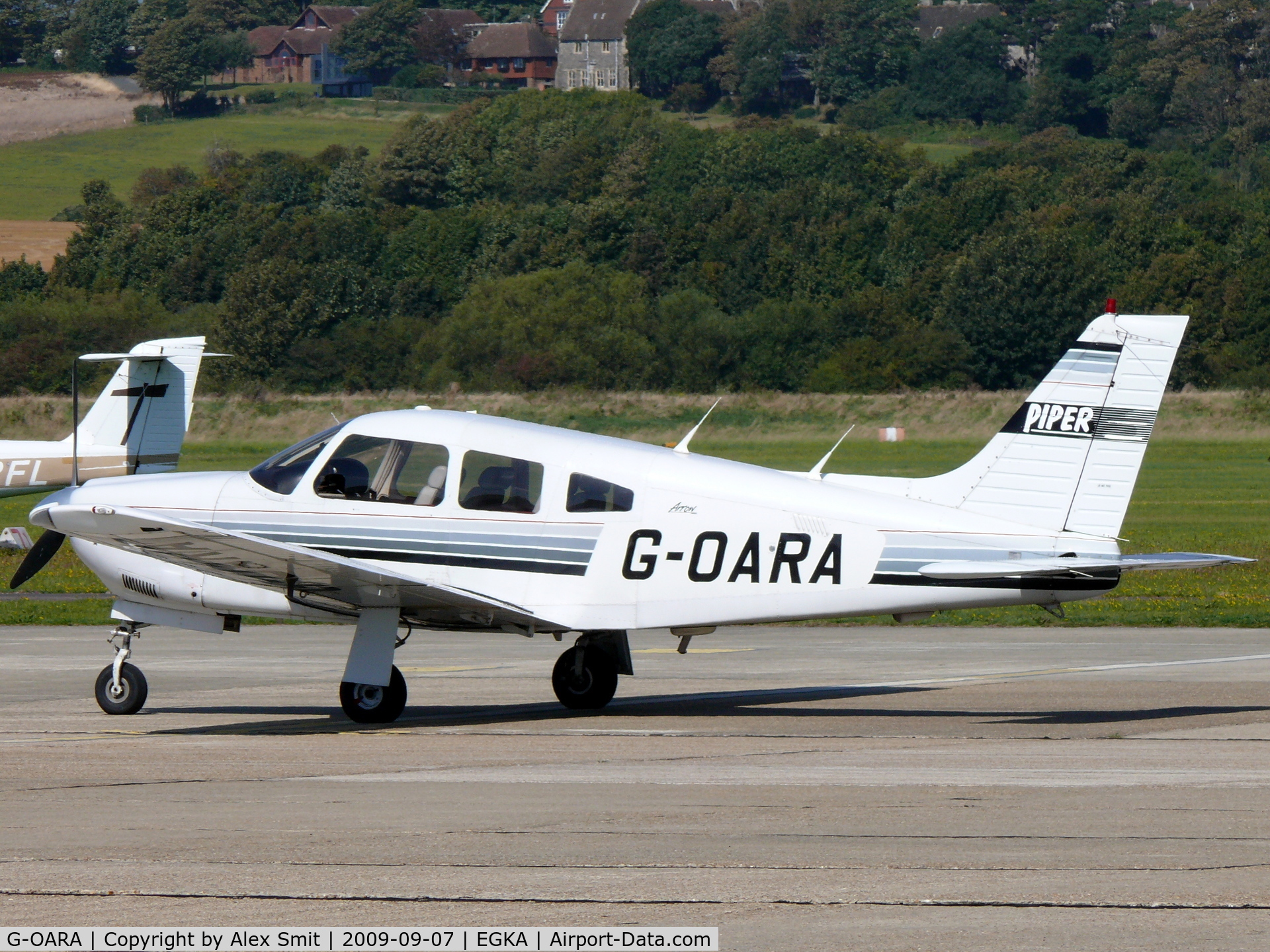 G-OARA, 1988 Piper PA-28R-201 Cherokee Arrow III C/N 2837002, Piper Pa28-161 Cherokee Archer III G-OARA Ombit