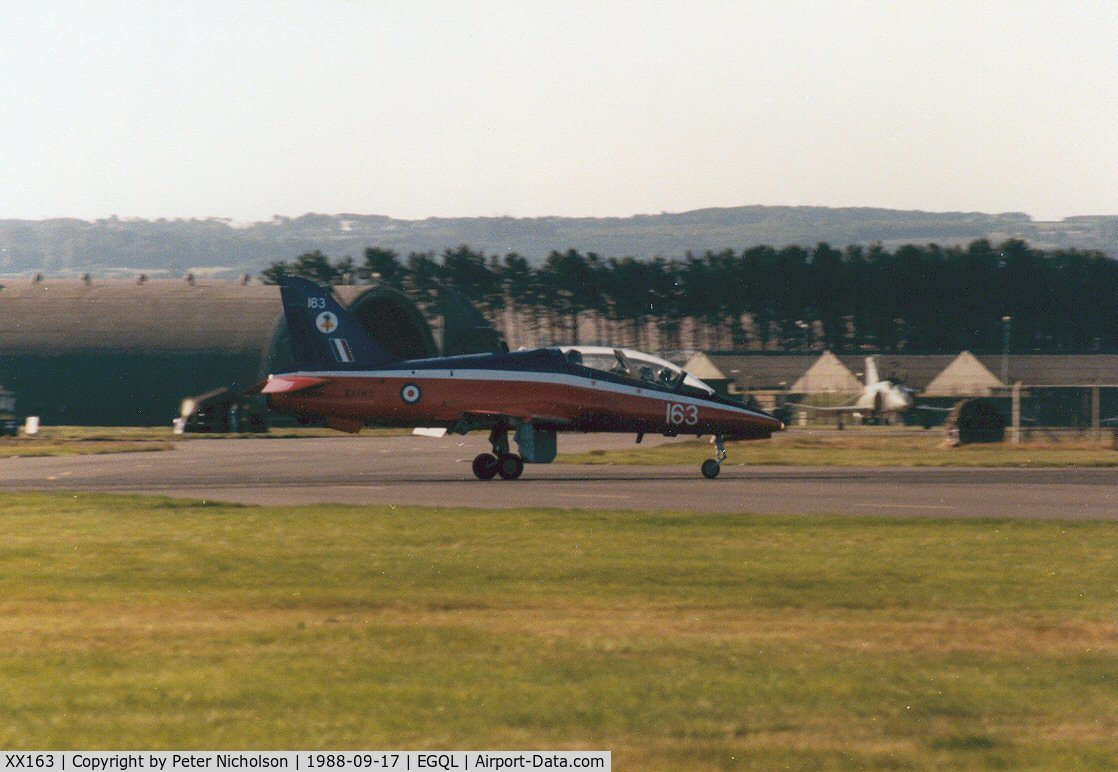 XX163, 1976 Hawker Siddeley Hawk T.1 C/N 010/312010, Hawk T.1 of 4 Flying Training School at RAF Valley landing at the 1988 RAF Leuchars Airshow.