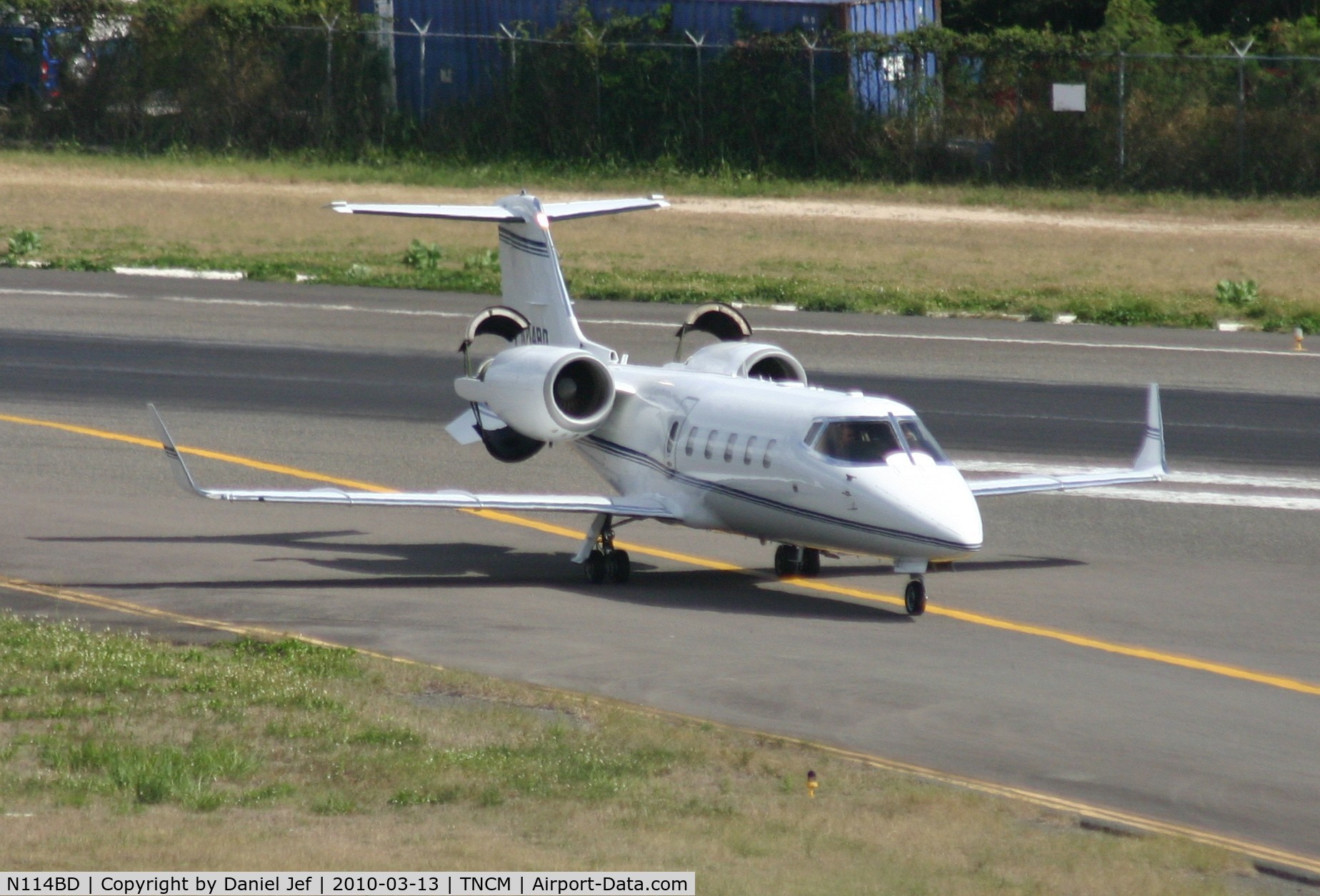 N114BD, 1999 Learjet 60 C/N 60-166, N114bd taxing via Bravo to the cargo ramp with there ears open