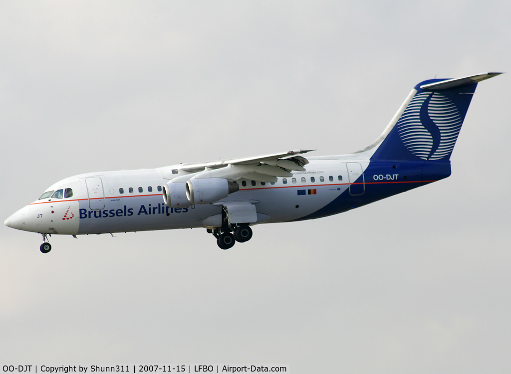 OO-DJT, 1996 British Aerospace Avro 146-RJ85 C/N E.2294, Landing rwy 14R