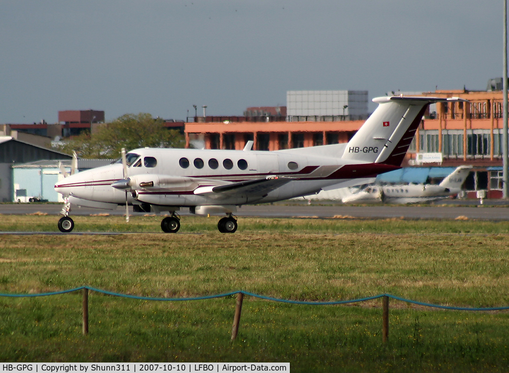 HB-GPG, 1977 Beech 200 Super King Air C/N BB-307, Lining up rwy 32R for departure...