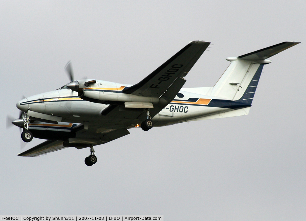 F-GHOC, 1978 Beech 200 Super King Air C/N BB-406, Landing rwy 32L without Aerovision logo on tail...