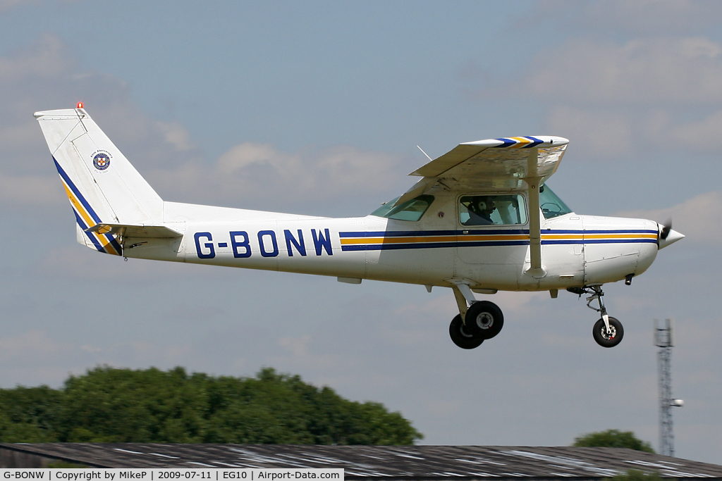 G-BONW, 1978 Cessna 152 C/N 152-80401, Finals for 11 at Breighton.