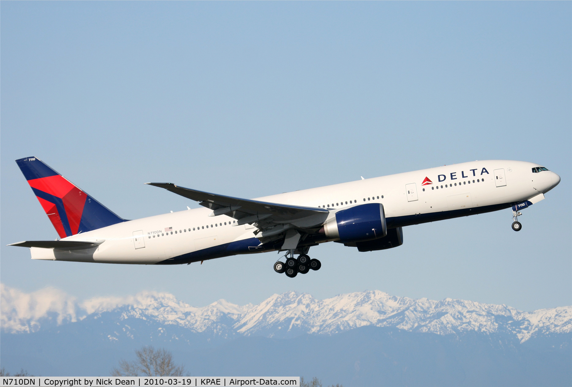 N710DN, 2010 Boeing 777-232/LR C/N 40560, KPAE Boe75 climbing out from 34L