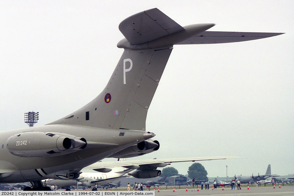 ZD242, 1968 Vickers VC10 K.4 C/N 866, Vickers VC-10 K4. From 101 Sqn at RAF Brize Norton's Photocall 94.