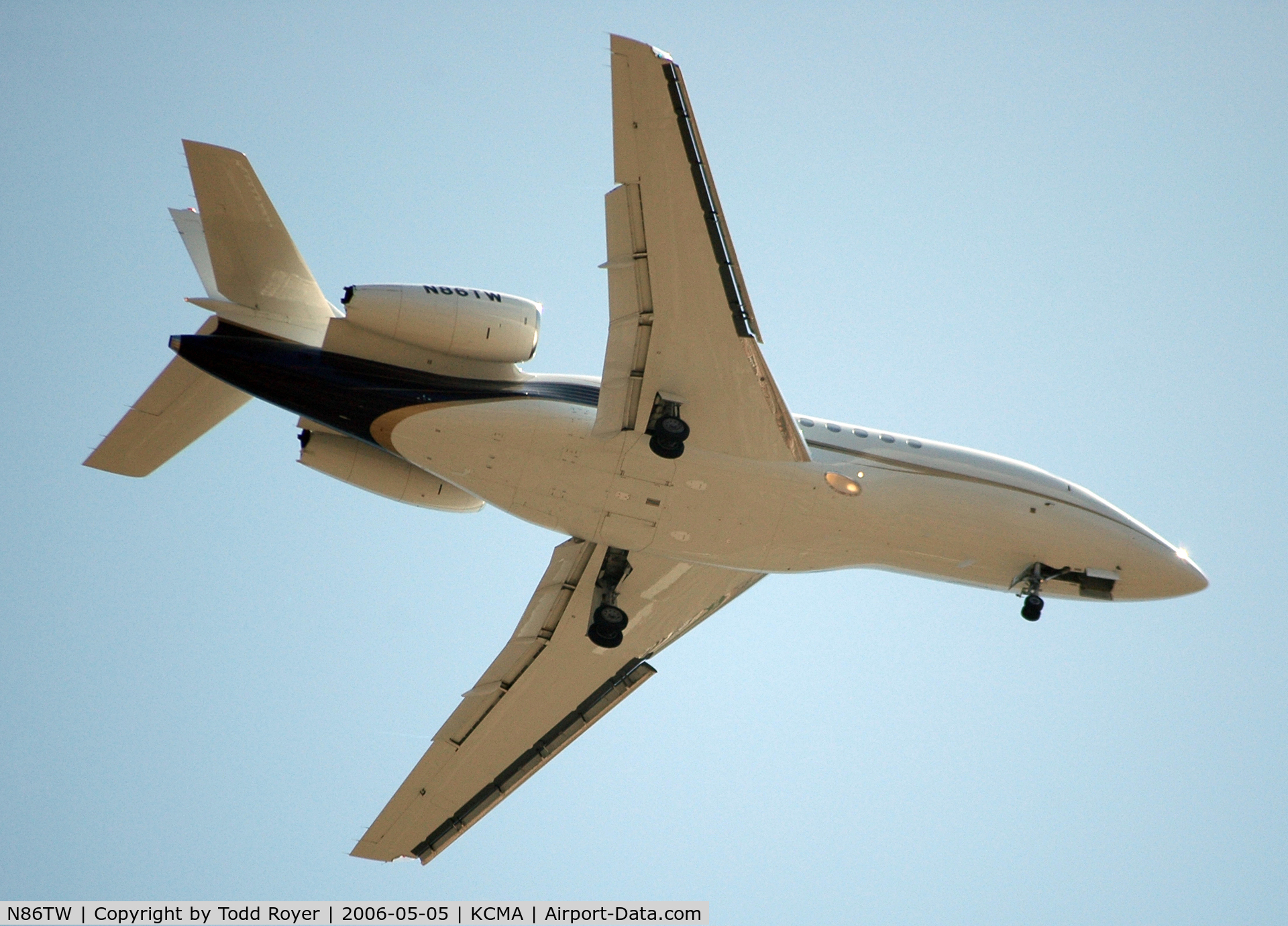 N86TW, Dassault Falcon 2000 C/N 043, From the backyard
