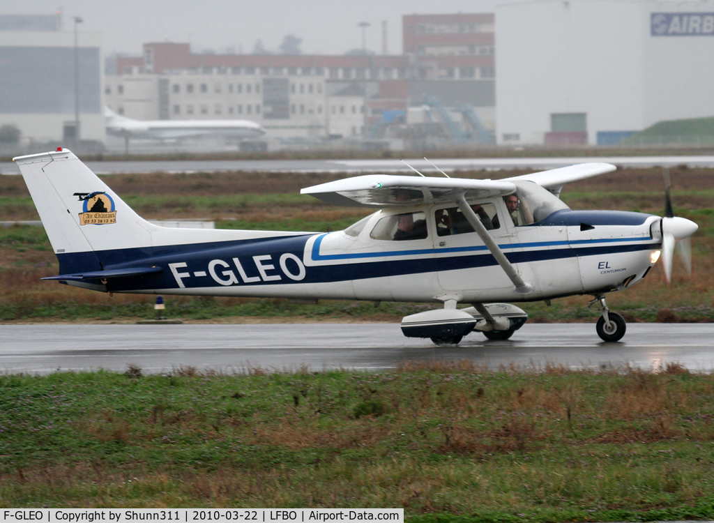F-GLEO, 1974 Reims F172M Skyhawk Skyhawk C/N 1196, Taxiing to the General Aviation area...