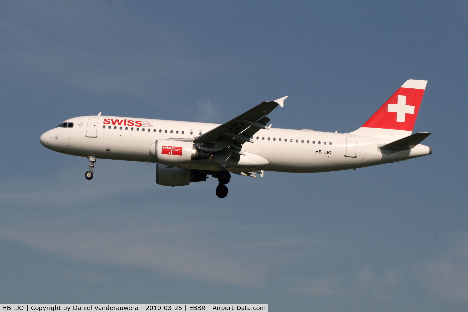 HB-IJO, 1997 Airbus A320-214 C/N 673, Arrival of flight LX778 to RWY 25L