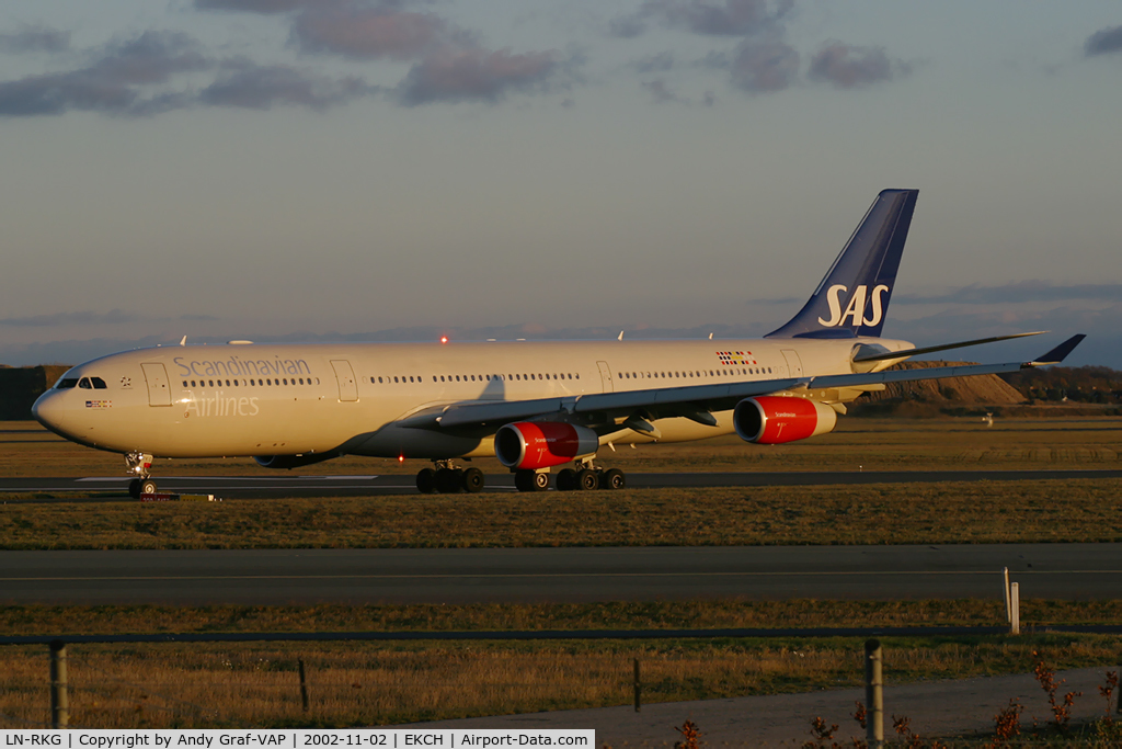 LN-RKG, 2001 Airbus A340-313X C/N 424, Scandinavian Airlines A340-300