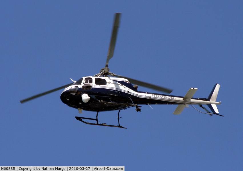 N6088B, 1993 Eurocopter AS-350B-2 Ecureuil Ecureuil C/N 2691, Seen flying over O.B. Pier, San Diego, CA