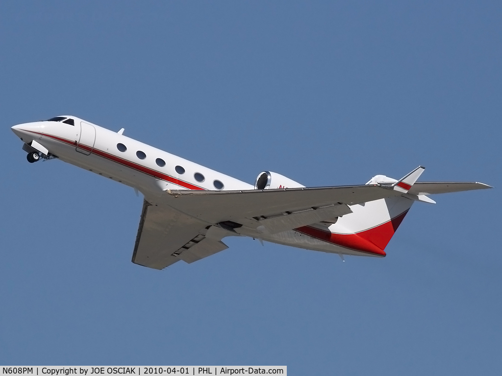 N608PM, 2002 Gulfstream Aerospace G-IV C/N 1486, Leaving PHL
