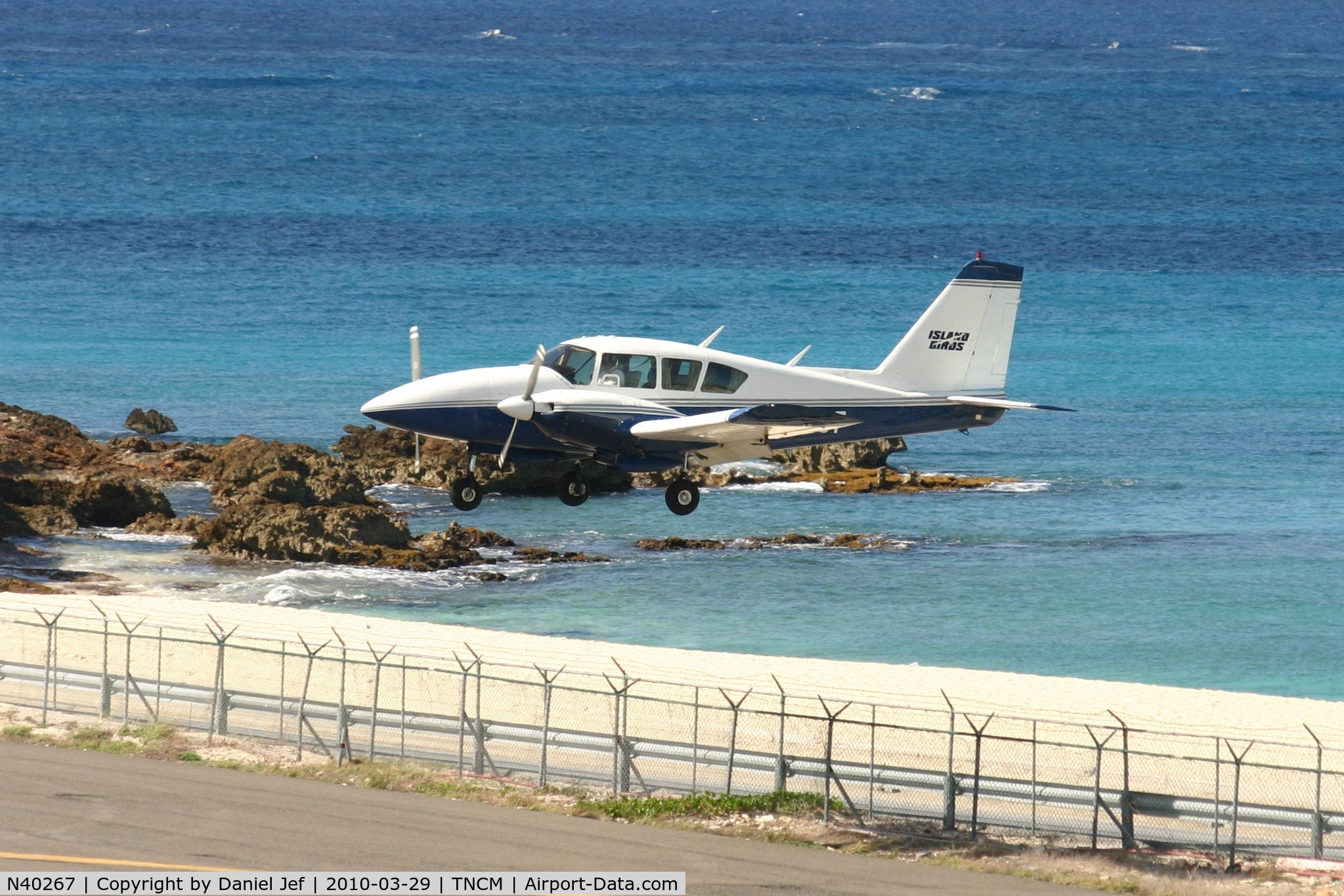 N40267, 1973 Piper PA-23-250 Aztec C/N 27-7305080, N40267 landing at TNCM runway 10