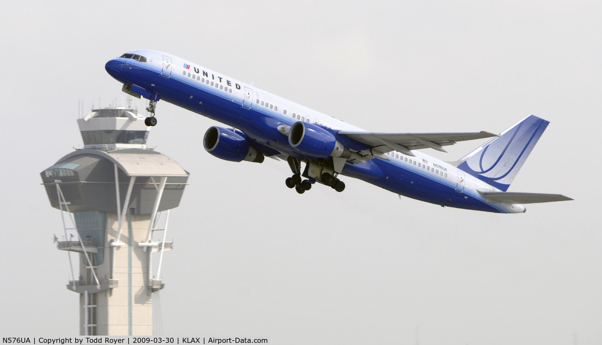 N576UA, 1993 Boeing 757-222 C/N 26690, Departing LAX