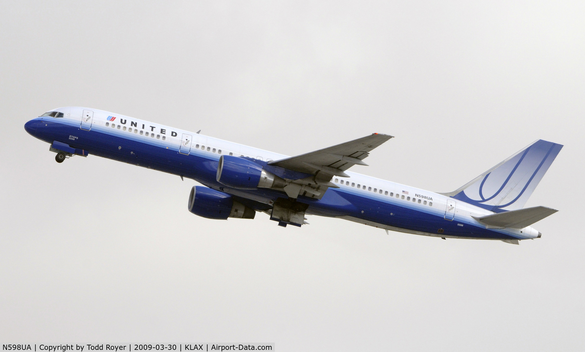 N598UA, 1999 Boeing 757-222 C/N 28751, Departing LAX