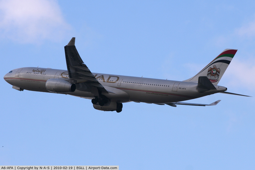 A6-AFA, 2009 Airbus A330-343X C/N 1071, Departing 27L