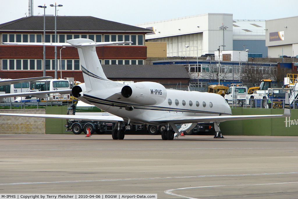 M-IPHS, 2009 Gulfstream Aerospace GV-SP (G550) C/N 5246, Isle of Man registered G550 at Luton