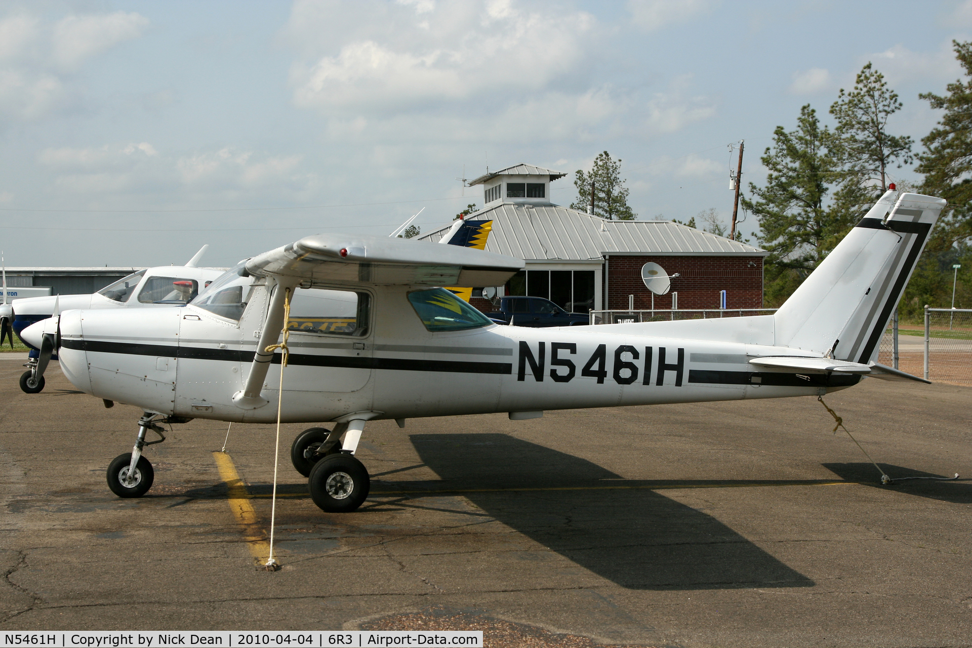 N5461H, 1979 Cessna 152 C/N 15284102, 6R3