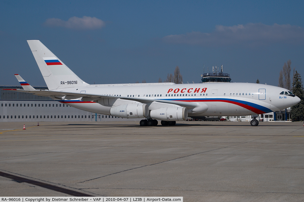 RA-96016, 2004 Ilyushin Il-96-300 C/N 74393202010, Rossija Iljuschin 96
