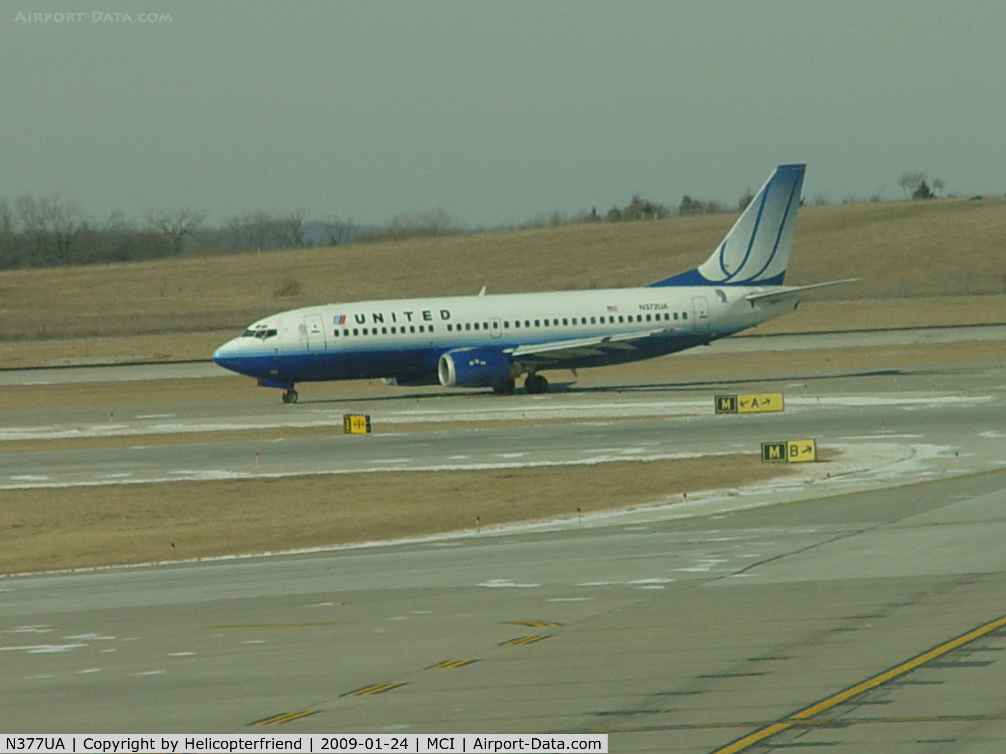 N377UA, 1990 Boeing 737-322 C/N 24642, Taxiing to runway for take off