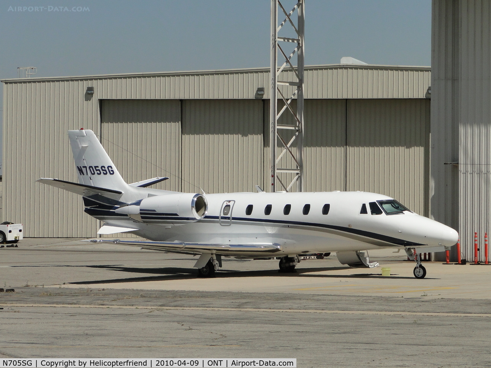 N705SG, 2001 Cessna 560XL C/N 560-5142, Just been refueled and waiting
