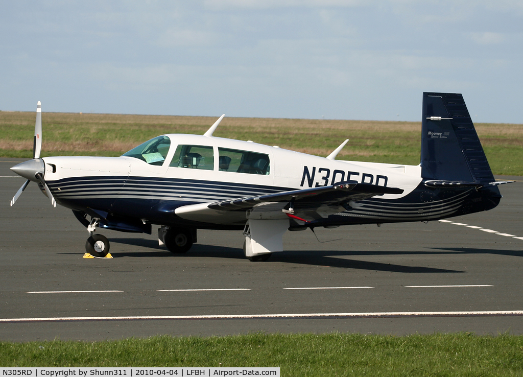 N305RD, Mooney M20K C/N 25-0844, Parked at the airport...