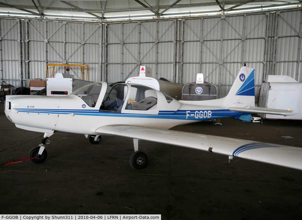 F-GGOB, Grob G-115 C/N 8027, Inside Airclub's hangar... without propeller...