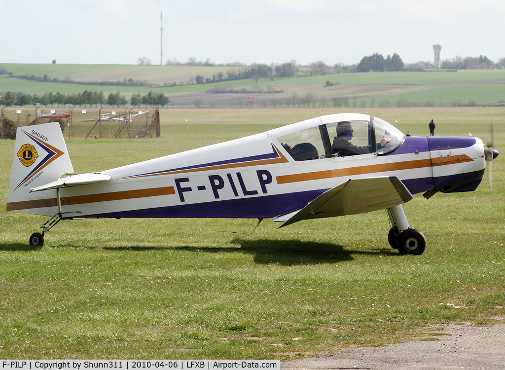 F-PILP, Jodel D-119 C/N 1746, Arriving from light flight...