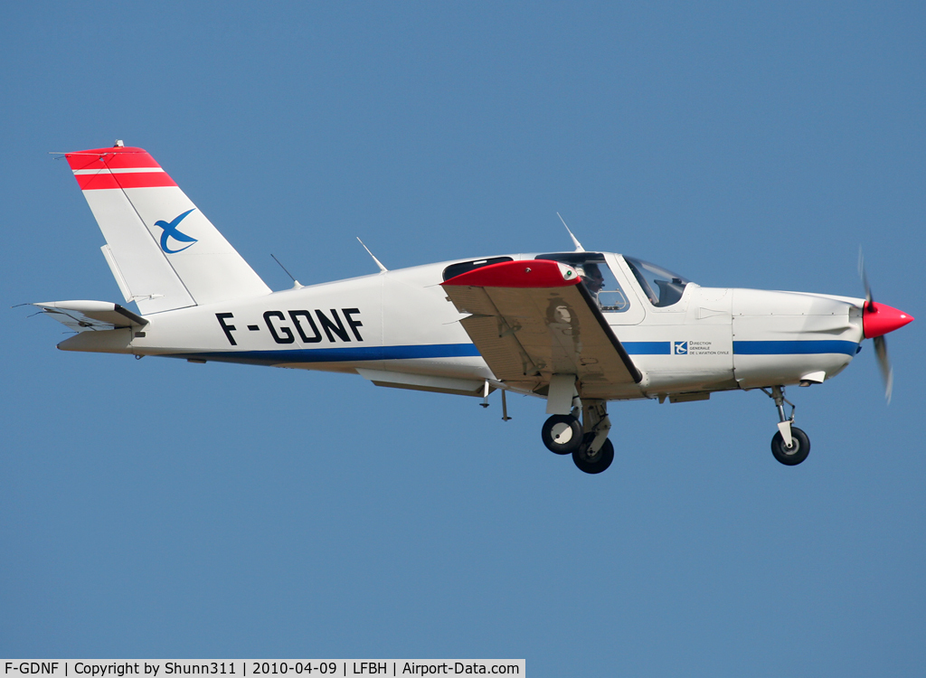 F-GDNF, Socata TB-20 C/N 344, Landing rwy 09