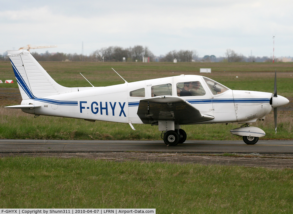 F-GHYX, Piper PA-28-181 Archer C/N 28-8190101, Taxiing for an exercice...