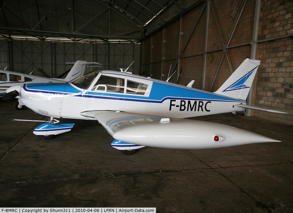 F-BMRC, Piper PA-28-235 Cherokee C/N 2810272, Hangared...