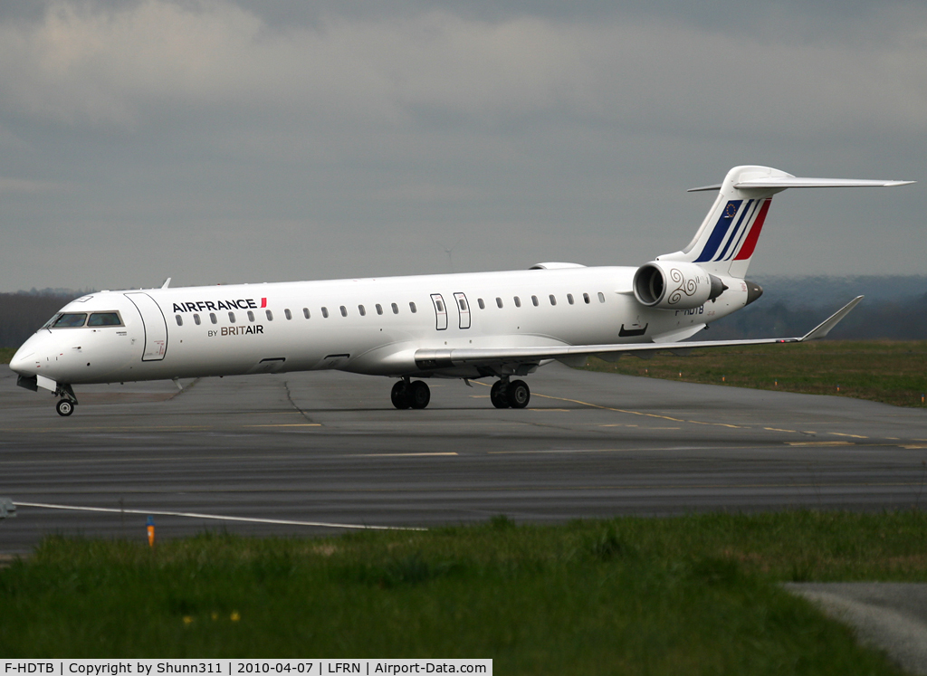 F-HDTB, 2006 Bombardier CRJ-900ER (CL-600-2D24) C/N 15063, Taxiing to the terminal...
