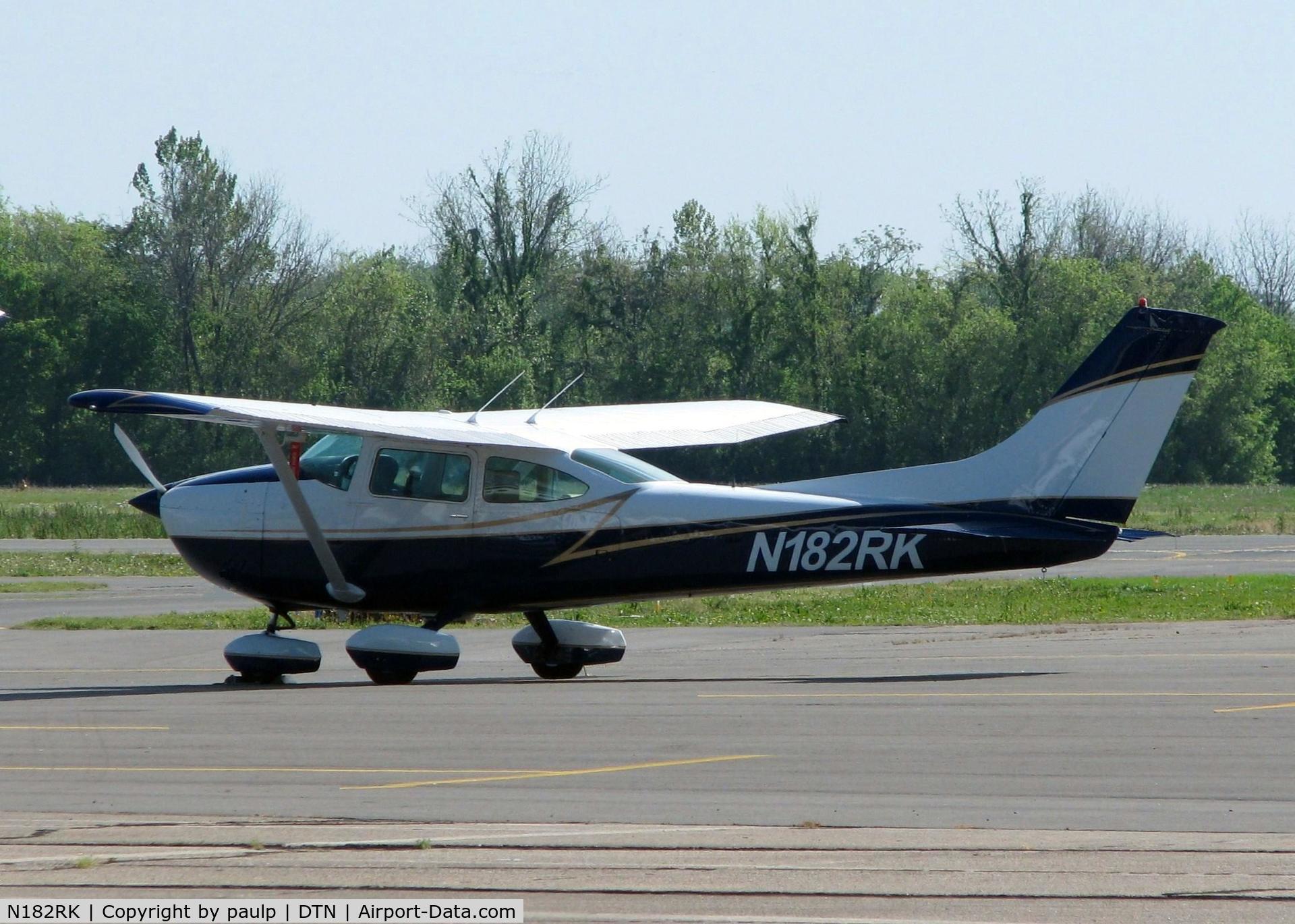 N182RK, 1977 Cessna 182Q Skylane C/N 18265637, At Downtown Shreveport.