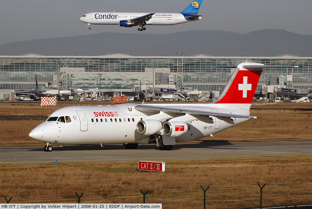 HB-IYT, 2000 British Aerospace Avro 146-RJ100 C/N E3380, Swiss