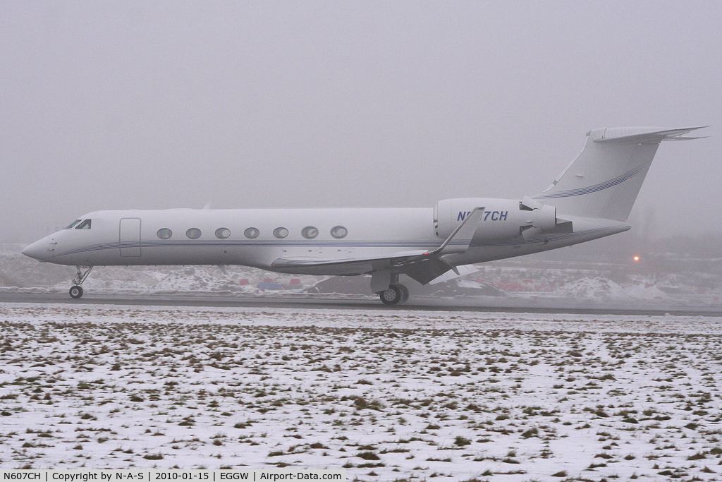 N607CH, 2007 Gulfstream Aerospace GV-SP (G550) C/N 5159, Arriving at a dull Luton