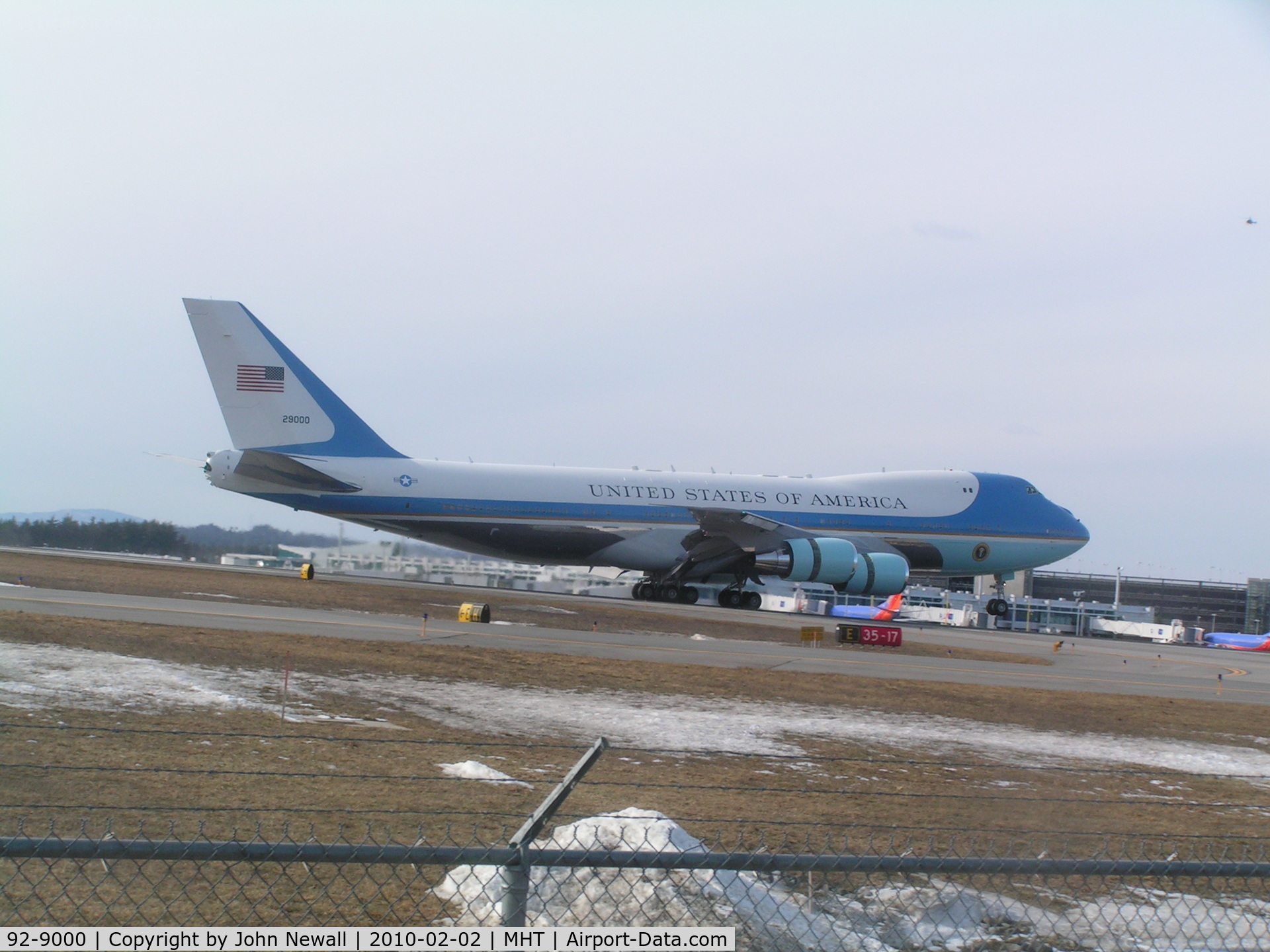 92-9000, 1987 Boeing VC-25A (747-2G4B) C/N 23825, Air Force One landing on runway 35 on a cold winter afternoon