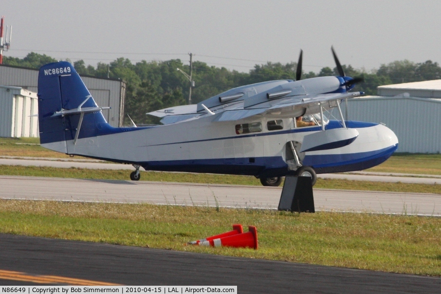 N86649, Grumman G-44A Widgeon C/N 1467, Departing Lakeland, FL during Sun N Fun 2010