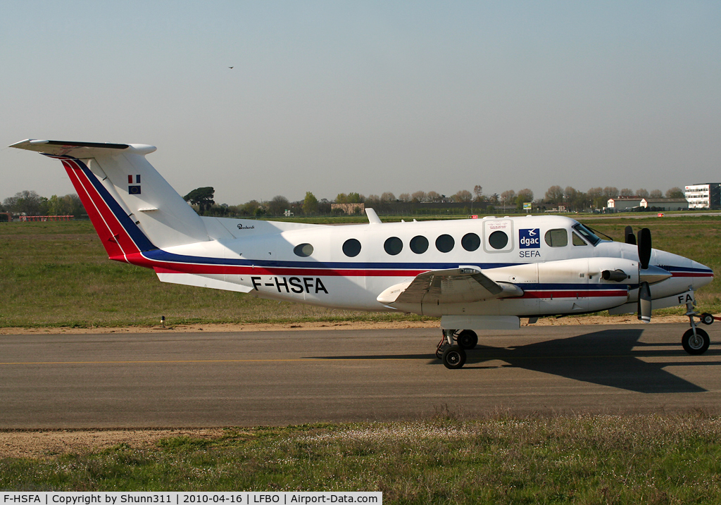 F-HSFA, 2007 Hawker Beechcraft B200GT King Air C/N BY-16, Trackted to the General Aviation area...