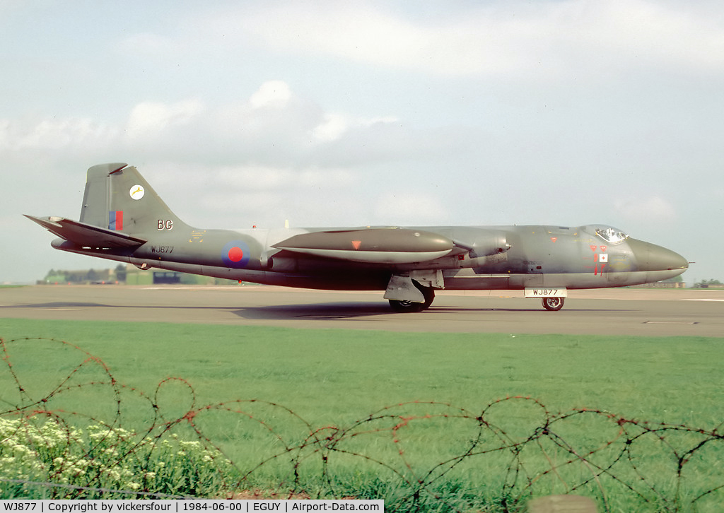 WJ877, 1955 English Electric Canberra T.4 C/N EEP71355, Royal Air Force Canberra T4. Operated by 231 OCU, coded 'BG'.