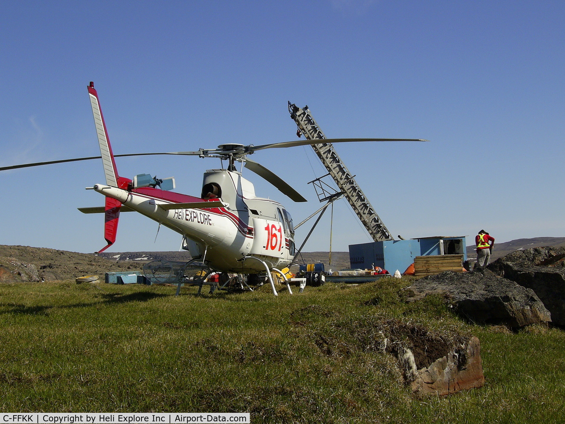 C-FFKK, 1980 Aerospatiale AS-350BA Ecureuil C/N 1242, Heli Explore inc helicopter waiting at the drill