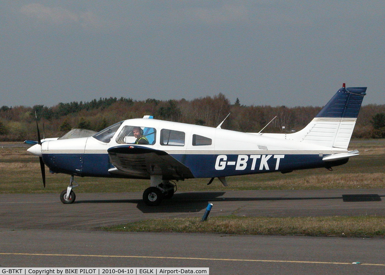 G-BTKT, 1982 Piper PA-28-161 Cherokee Warrior II C/N 28-8216218, VISITING WARRIOR TAXYING PAST THE CAFE