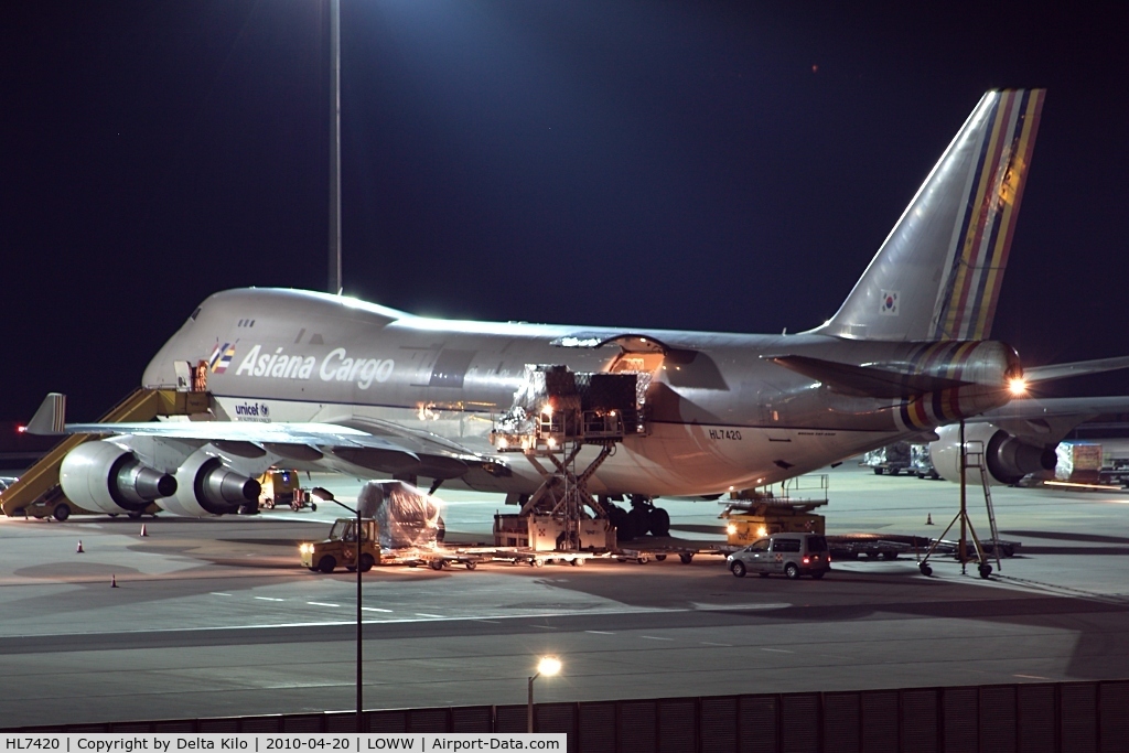 HL7420, 1995 Boeing 747-48EF (SCD) C/N 25783, Asiana Cargo