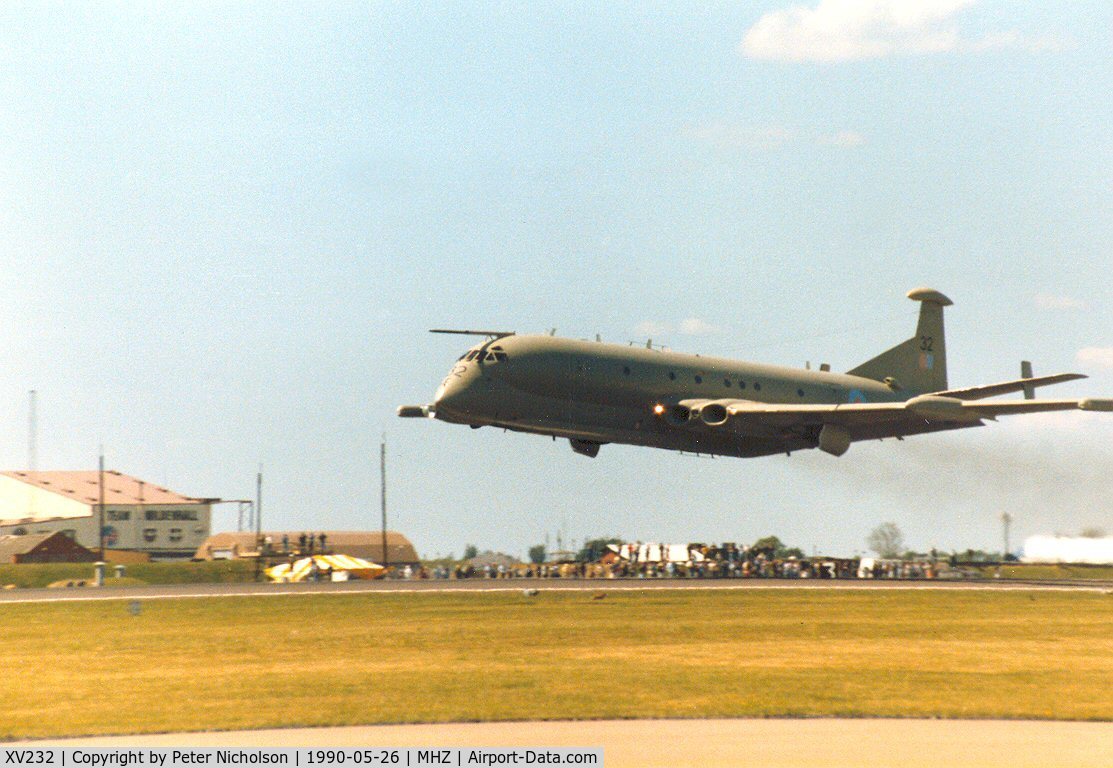 XV232, Hawker Siddeley Nimrod MR.2 C/N 8007, Nimrod MR.2 of 120 Squadron taking off at the 1990 RAF Mildenhall Air Fete.