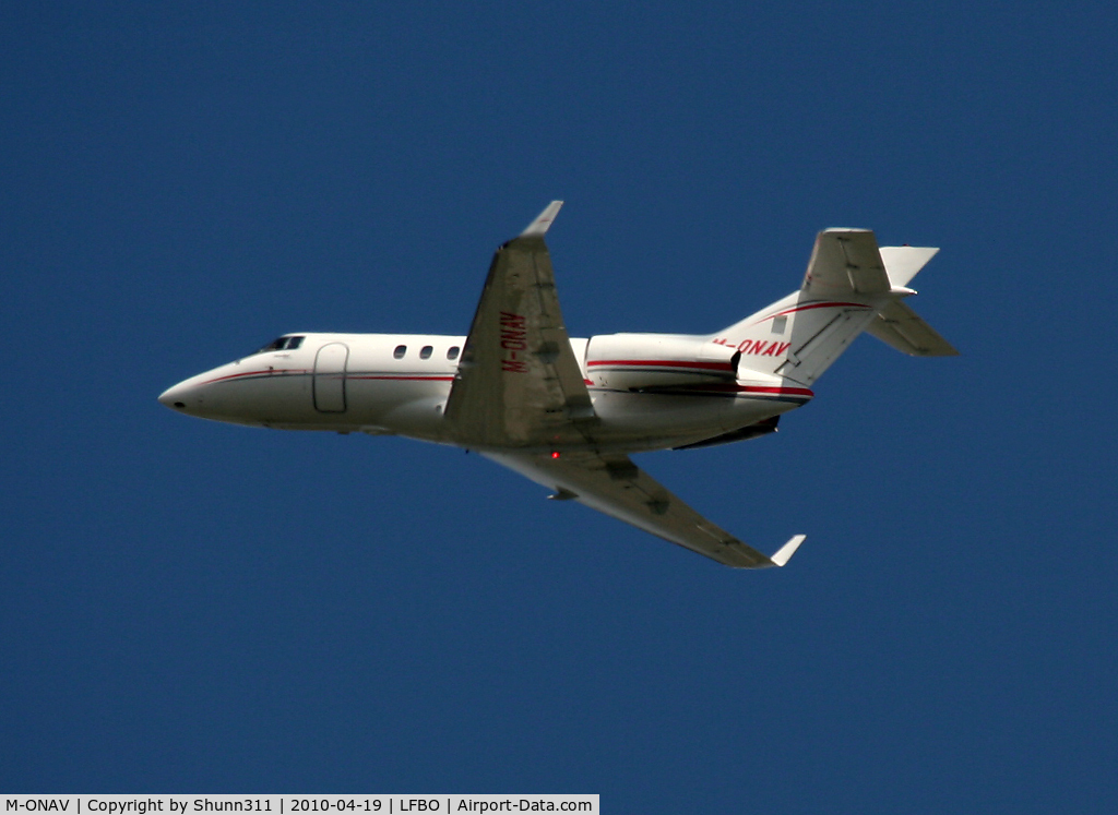 M-ONAV, 2008 Hawker Beechcraft 900XP C/N HA-0073, On take off from rwy 32R
