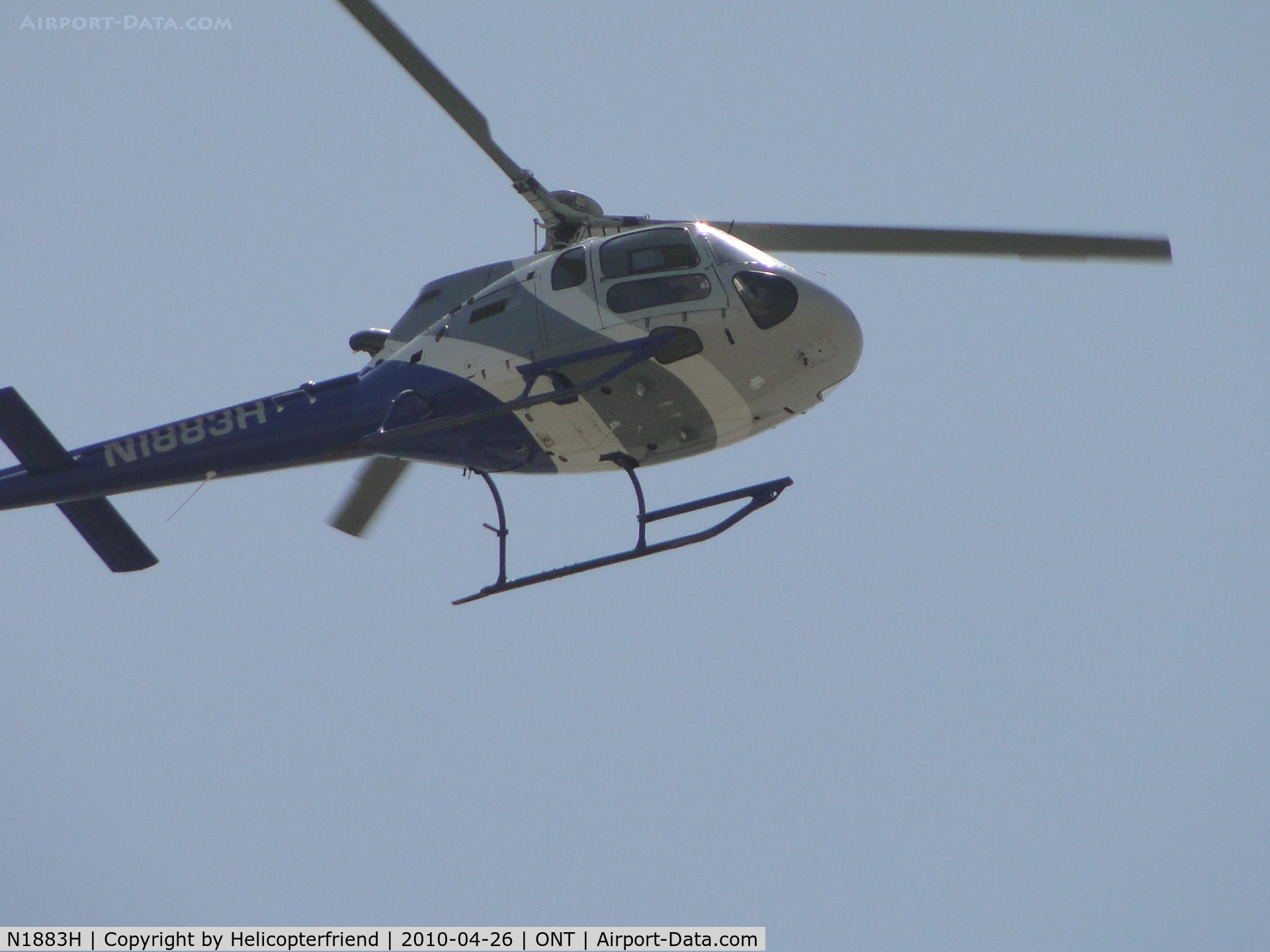 N1883H, 1996 Aerospatiale AS-350B-2 Ecureuil C/N 1883, Snuck up on me with a short final for runway 26L