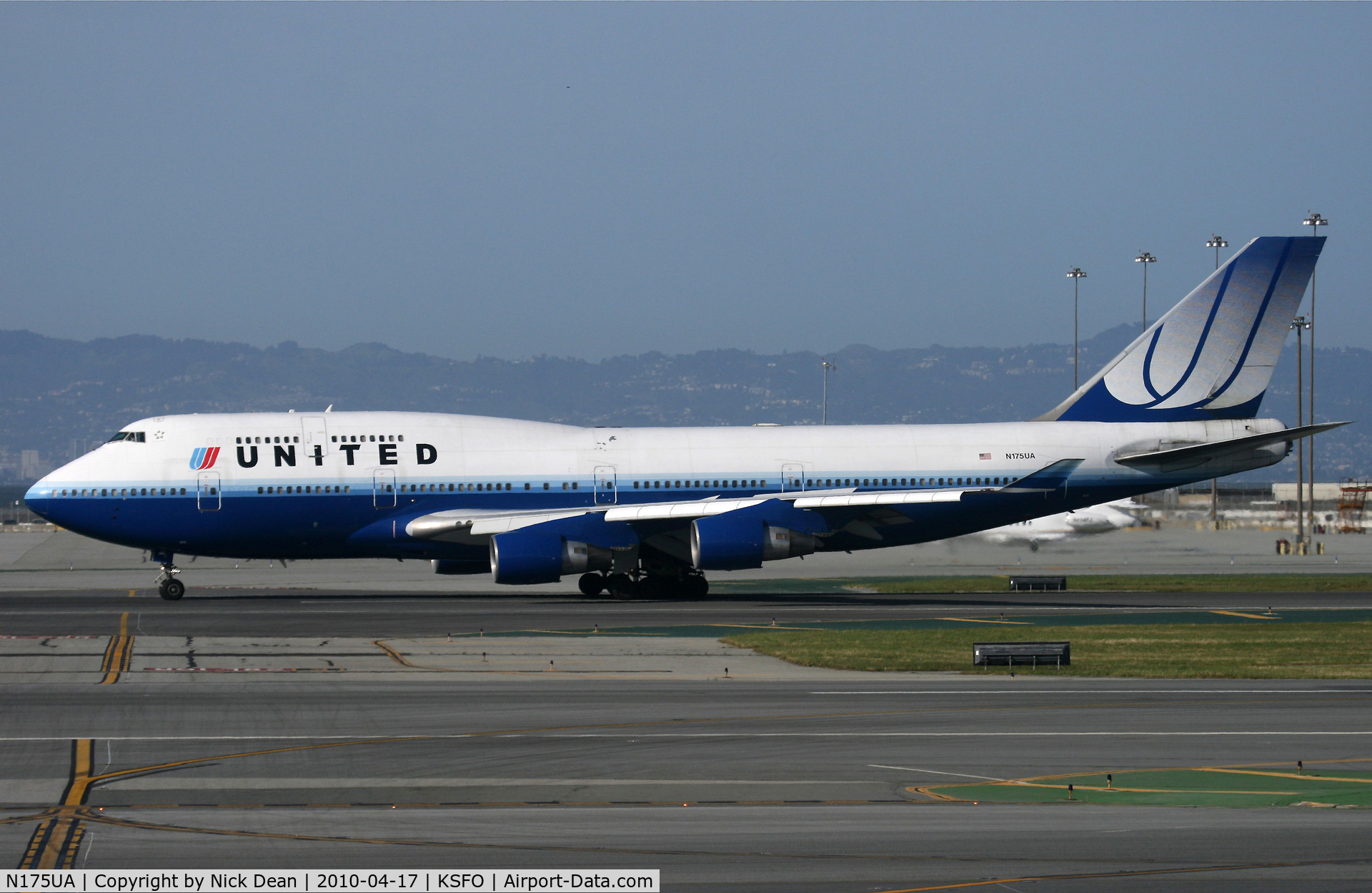 N175UA, 1990 Boeing 747-422 C/N 24382, KSFO