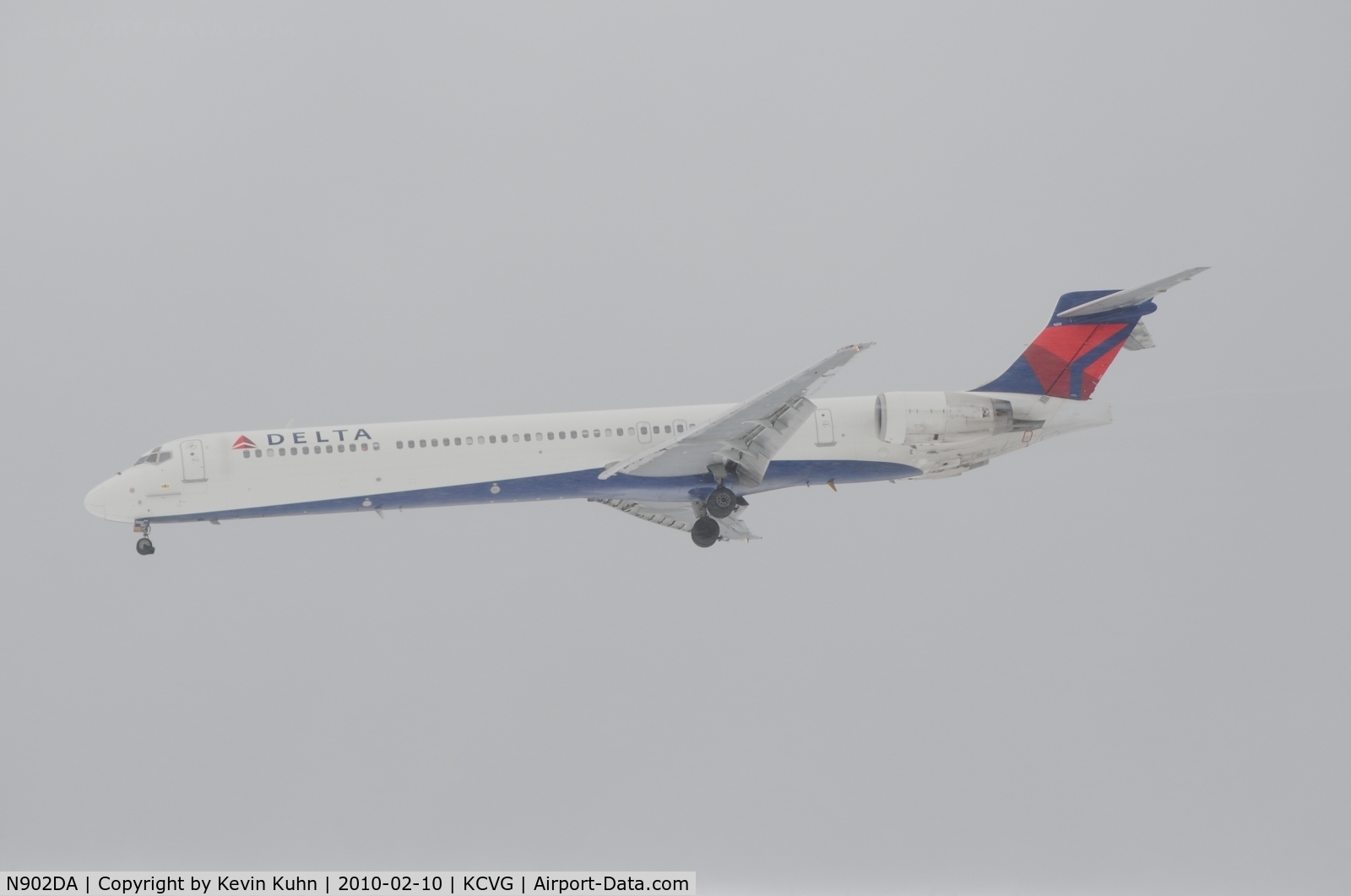 N902DA, 1994 McDonnell Douglas MD-90-30 C/N 53382, Final approach for Rwy 27 in the midst of a winter storm.